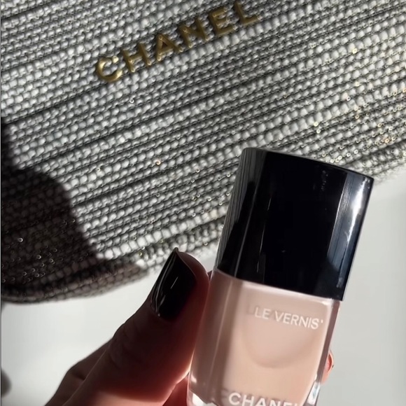 Chanel Holidays Stay Polished Nail Set Hand Cream + Top Coat + Nail Polish New - Picture 6 of 8